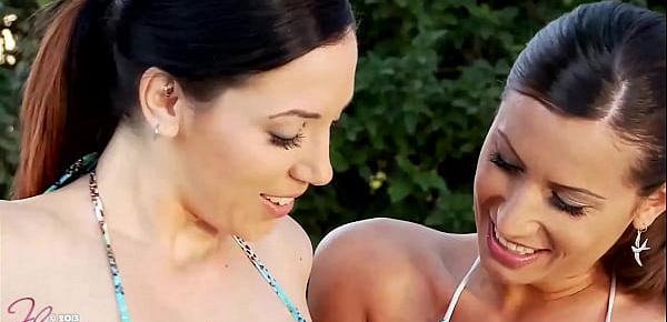  Wet Jelena Jensen And Sensual Jane Play With Their Boobs Underwater!